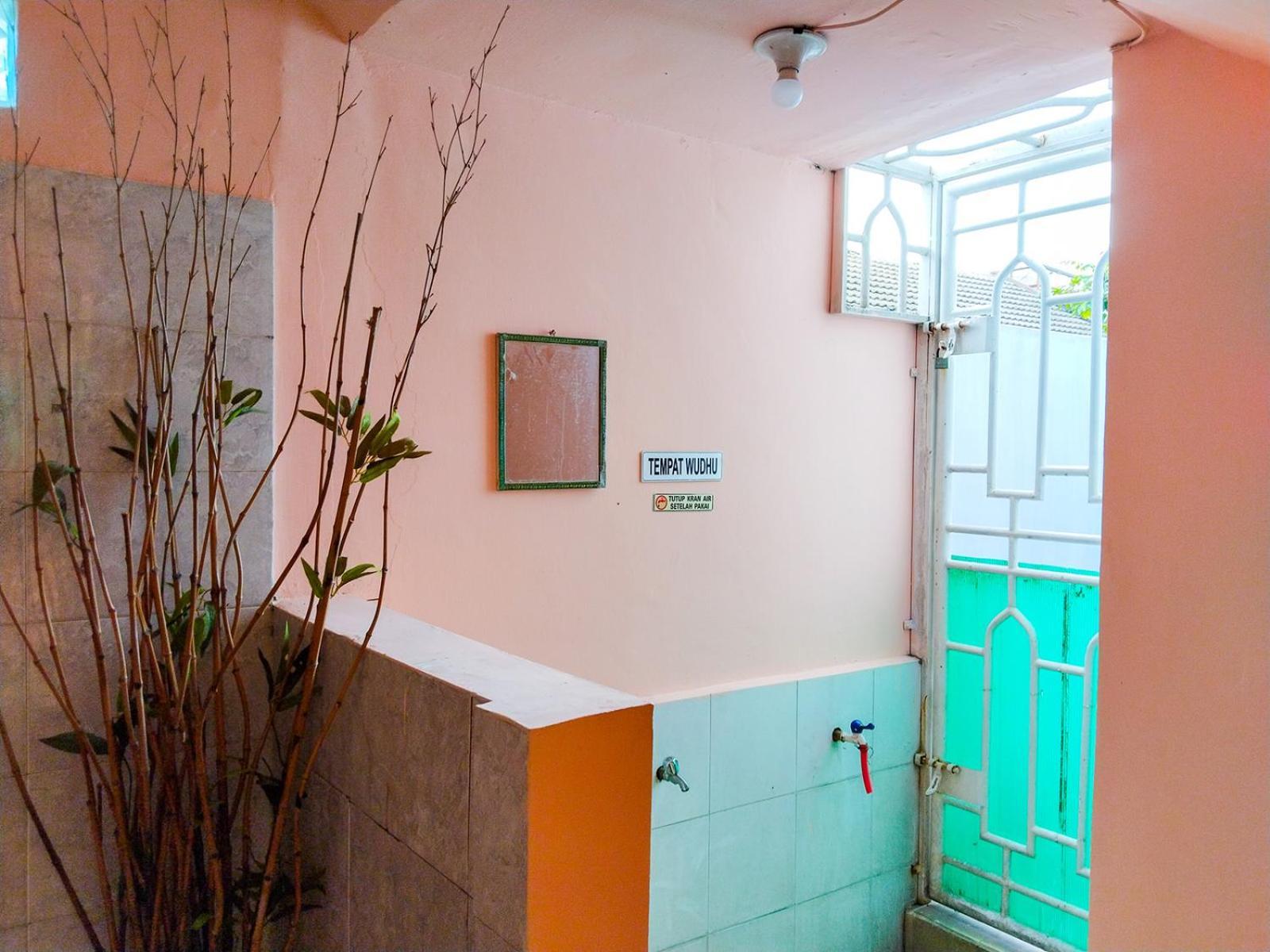 Grand Shaqilla Syariah Hotel Deli Tua Exterior photo