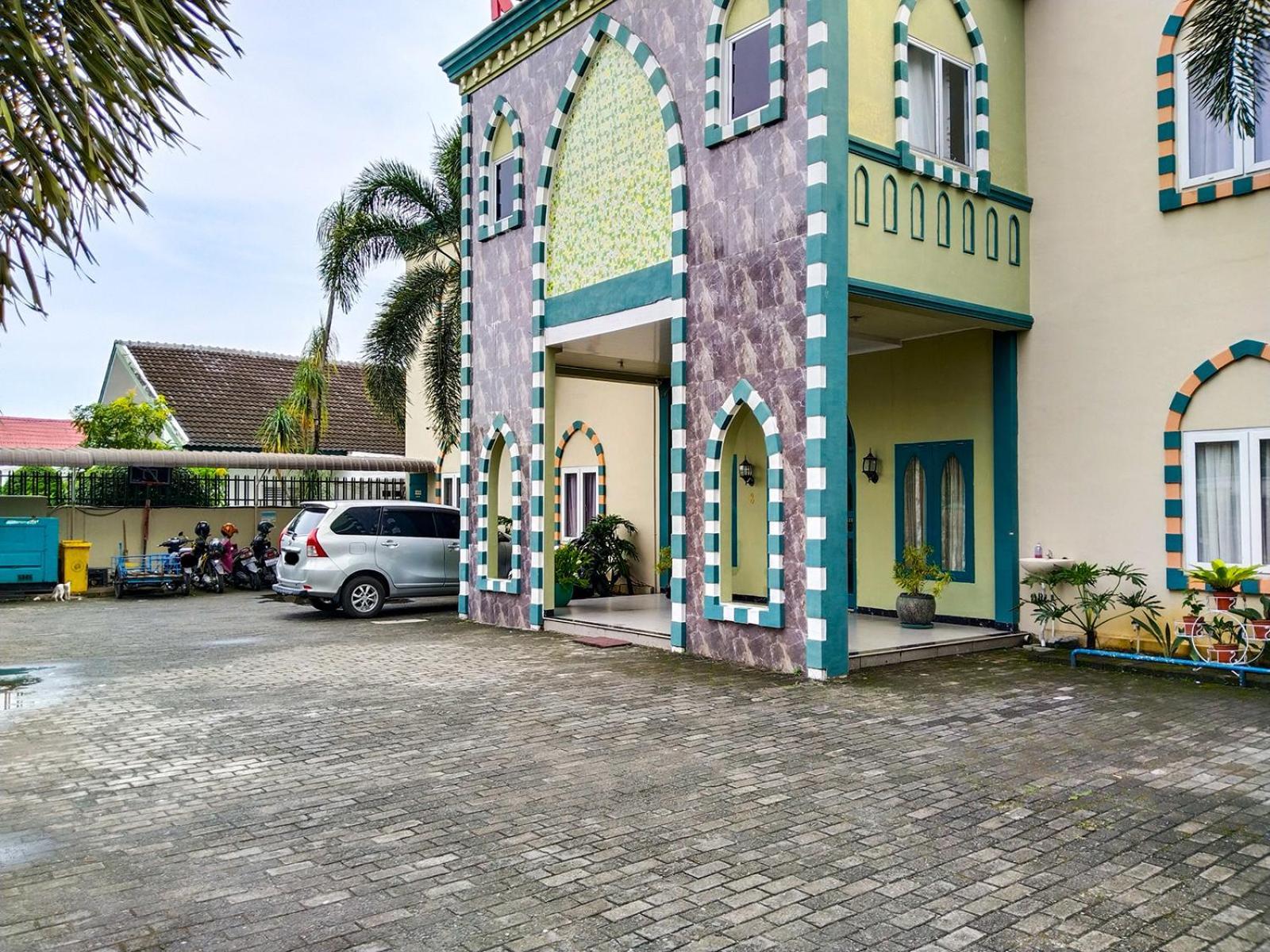 Grand Shaqilla Syariah Hotel Deli Tua Exterior photo