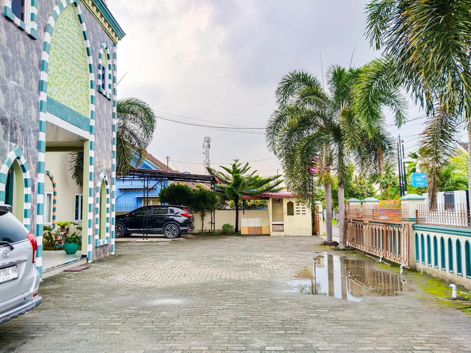 Grand Shaqilla Syariah Hotel Deli Tua Exterior photo